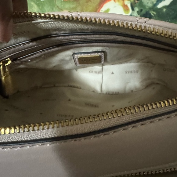 GUESS Blush Quilted Crossbody Bag with Gold Chain / NWT - Picture 3 of 7